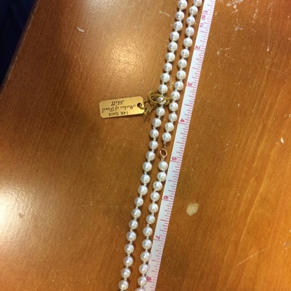 18” Mother of Pearl Necklace - Picture 7 of 7